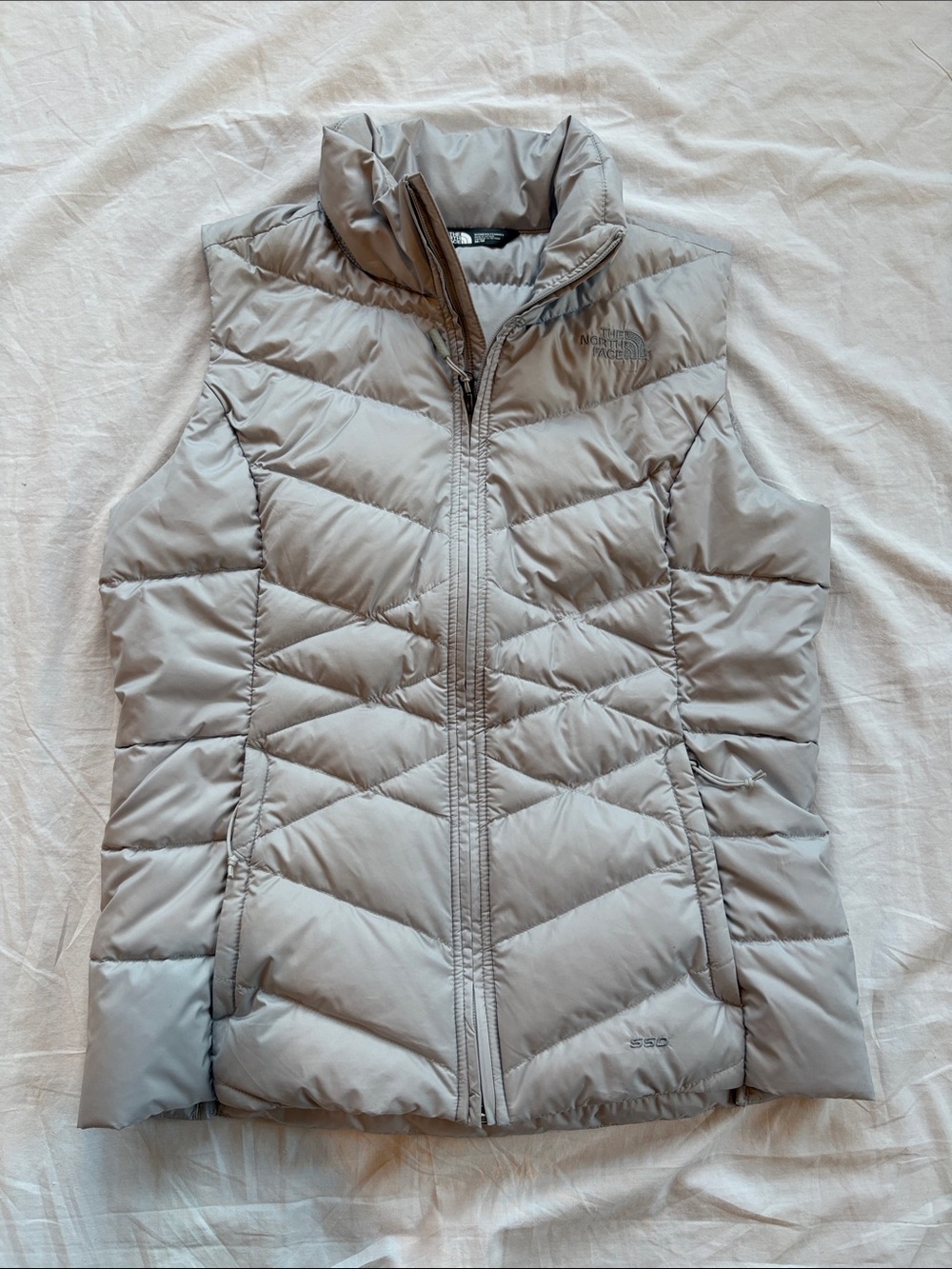 North Face Light Gray Quilted 550 Down Puffer Vest Womens Medium